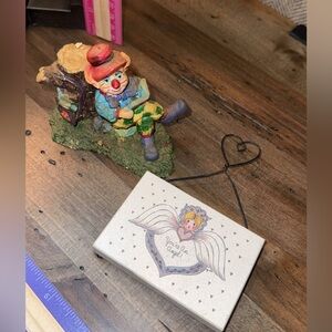 Trinket Figurine Home Decor Small
plaque sign and Clown figurine
